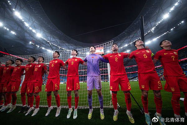 美女把尿口露出来