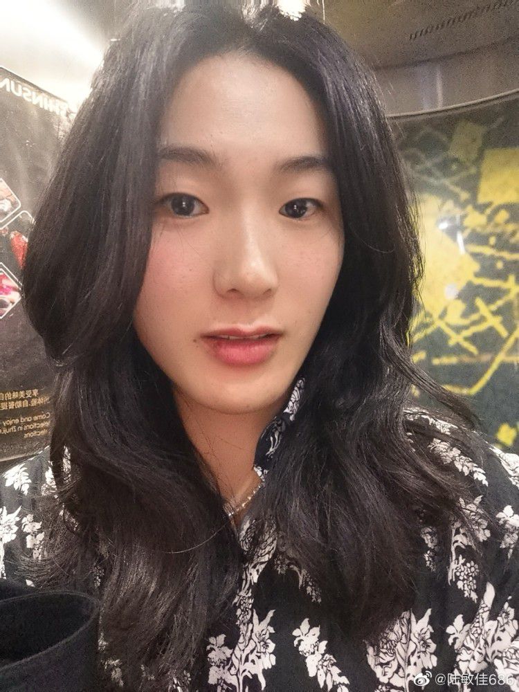 因此如果多特决定不续约胡梅尔斯，那么俱乐部就应该引进一名新的中卫。