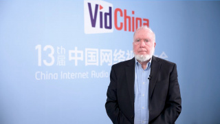 两个人一上一下剧烈运动